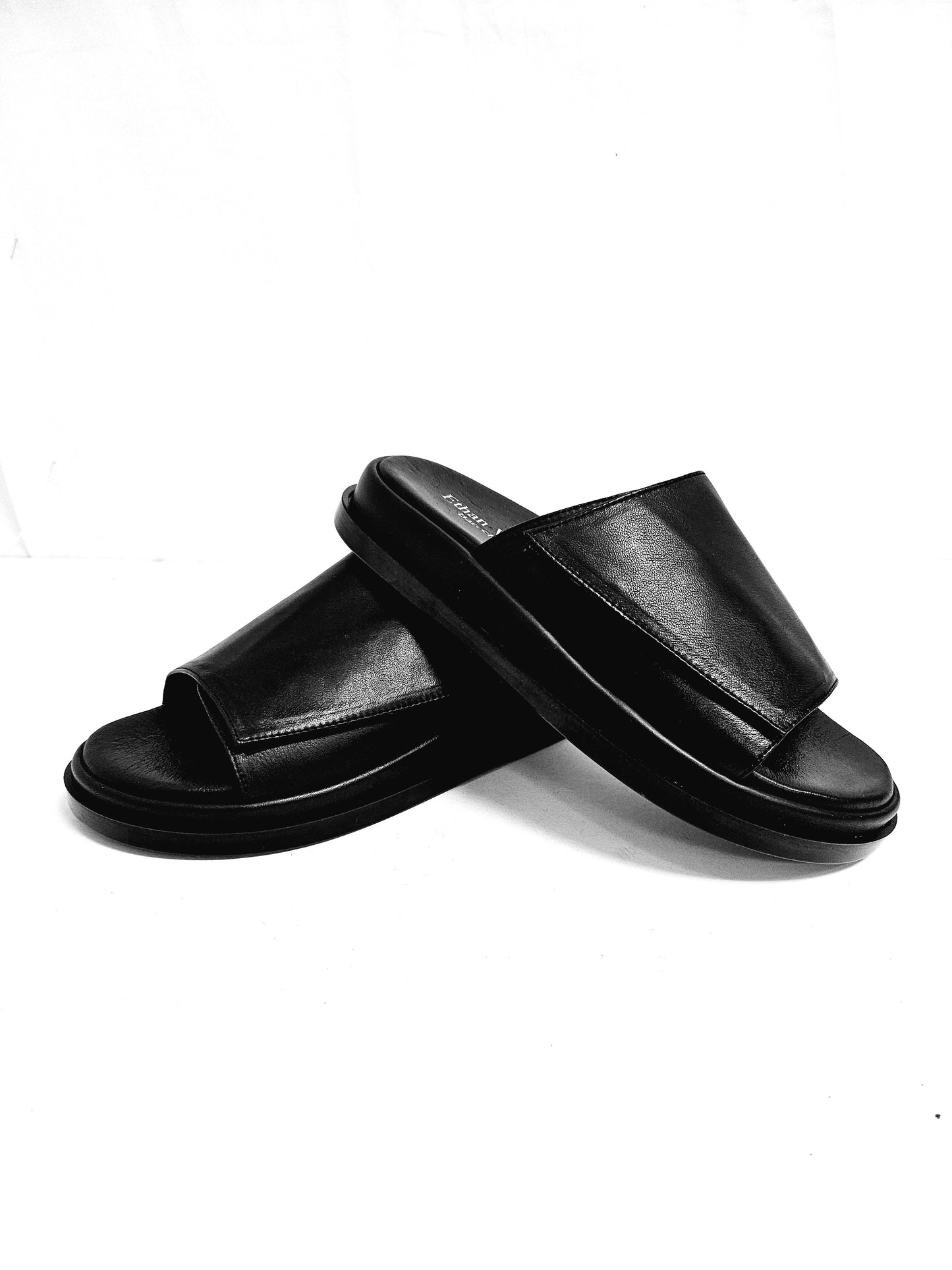 HAMPTONS black leather sandals